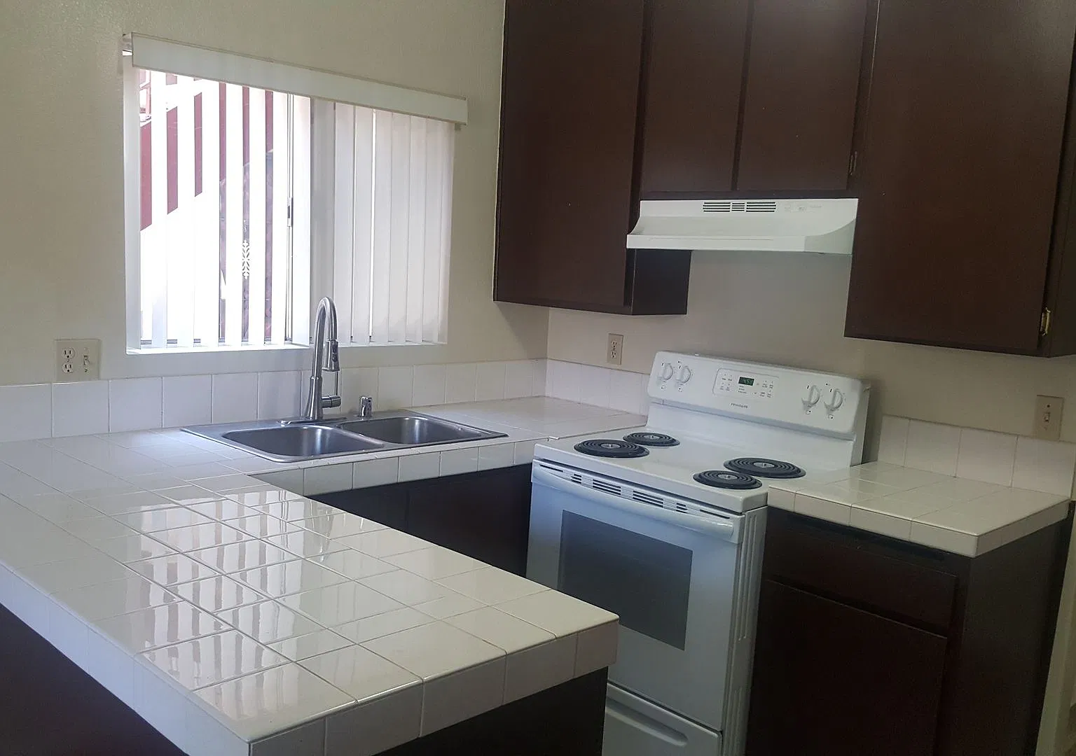 3-bedroom, 2-bath, Ground Floor Unit w/ Private Patio. — Photo 4