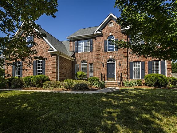 3rd image of 1618 Crestgate Dr