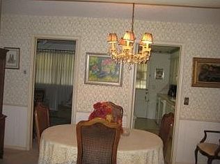 5th image of 3031 W Wilshire Blvd