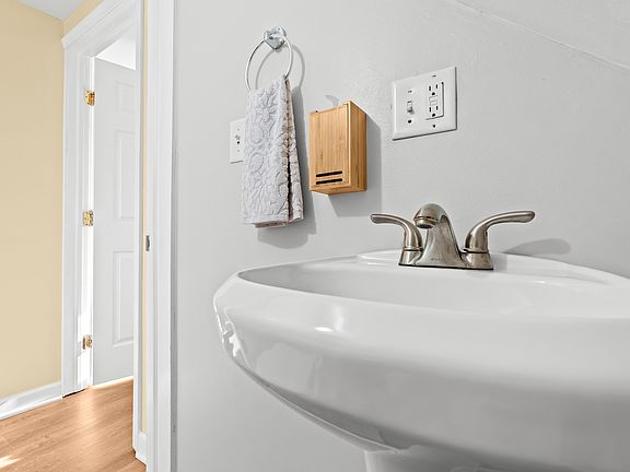 5th image of 26107 Dartmouth St #1