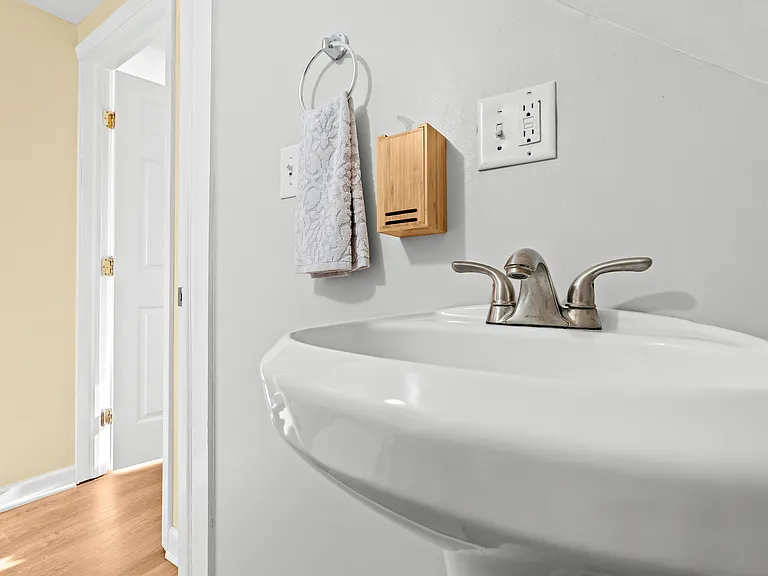 26107 Dartmouth St #1 — Photo 5