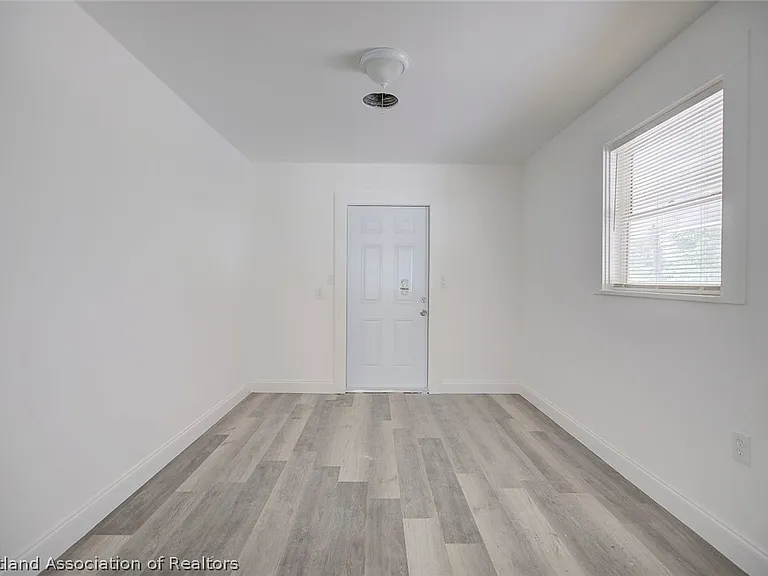 199 E Camphor St — Photo 36