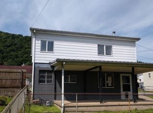 109 4th Ave, Glasgow, WV 25086