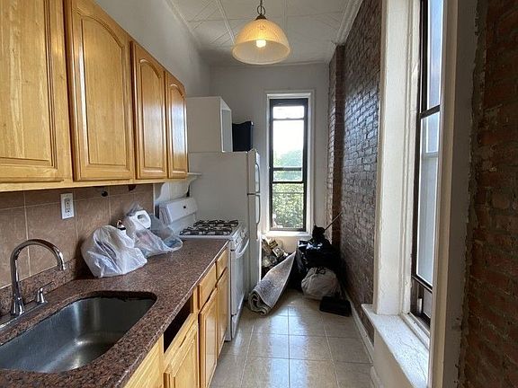 4th image of 231 Smith St #3C