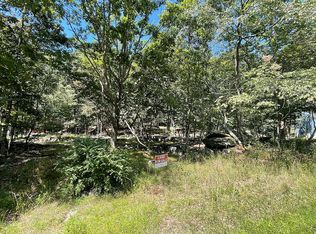 271 Saunders Dr, Bushkill, PA 18324