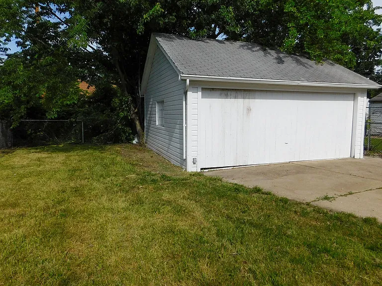 18961 Teppert St — Photo 15