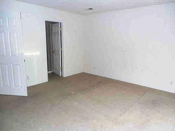 4th image of 5044 Coyote Ct NE