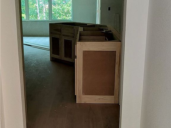 3rd image of 33 Sidlaw Hills Dr