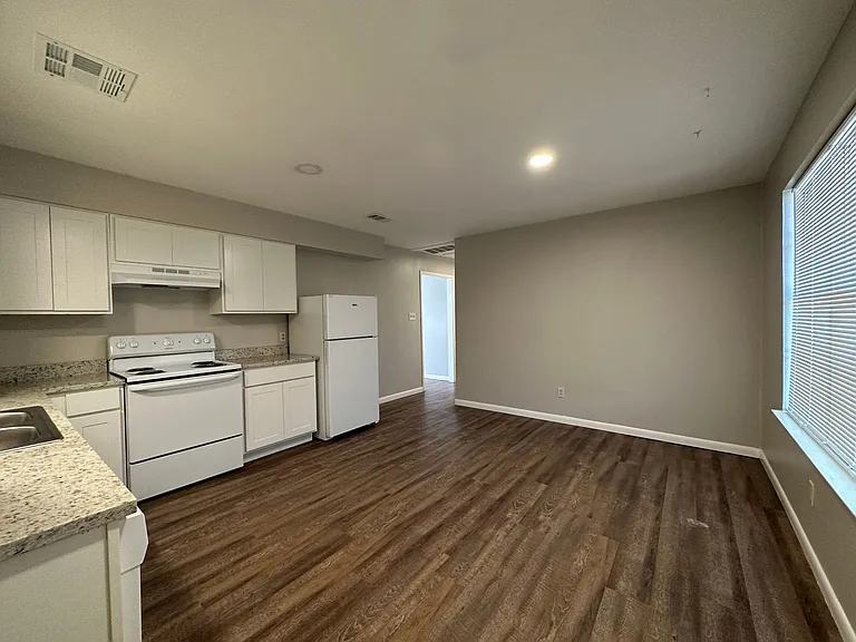 7316 Sanger Ave #A — Photo 4
