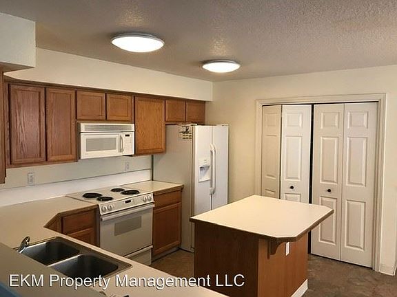 2nd image of 6002 NE 35th Cir