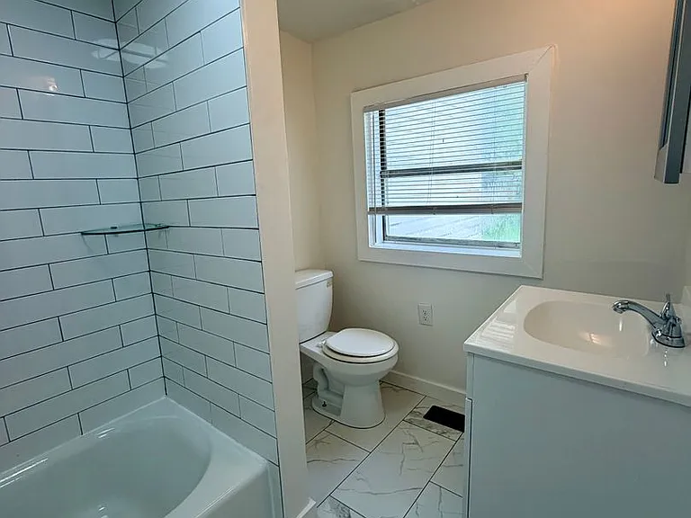 531 Smith St — Photo 9