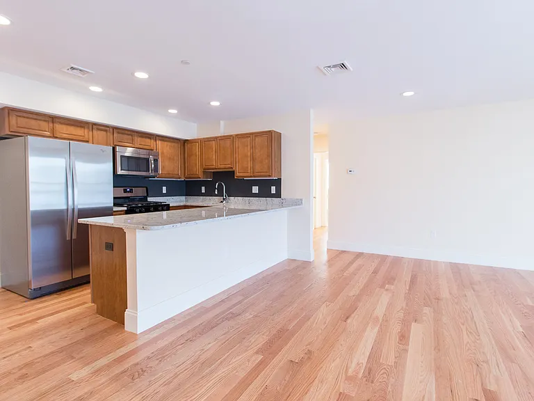 5165 Washington St #7 — Photo 4
