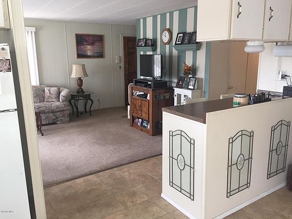 3rd image of 125 Lilac Way #125