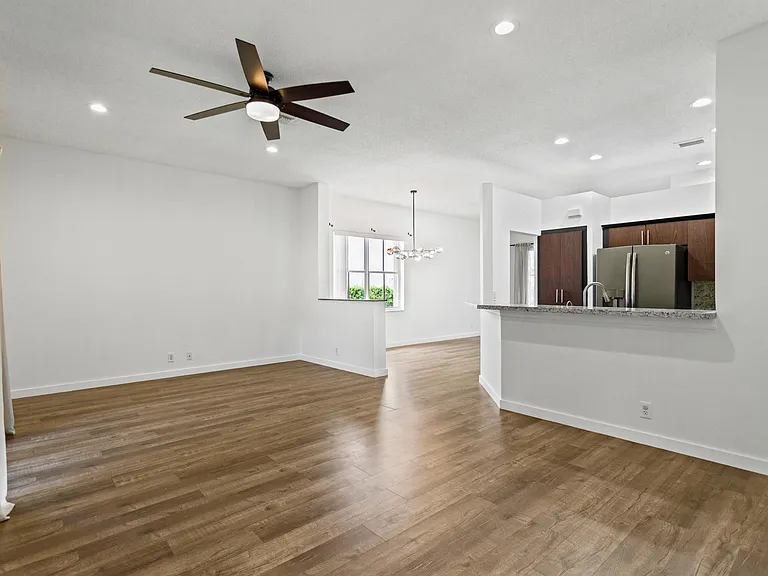 1071 Bluewood Ter — Photo 16