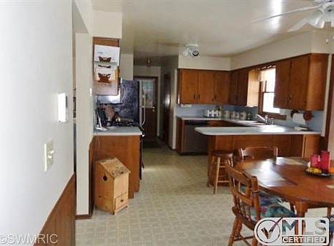 4th image of 156 Ann St