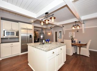 465 W Ravenswood Hills Cir, Brookfield, WI 53045