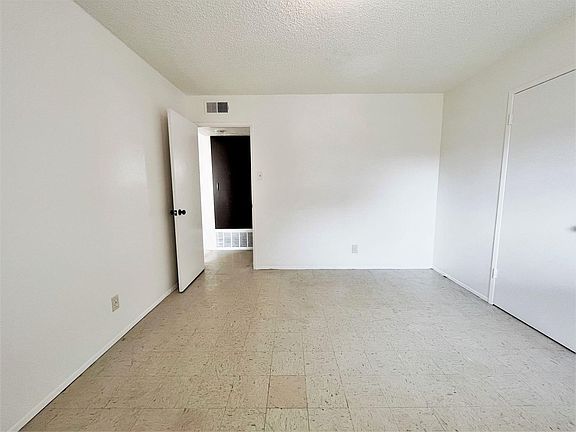 4th image of 1830 Oregon St APT B