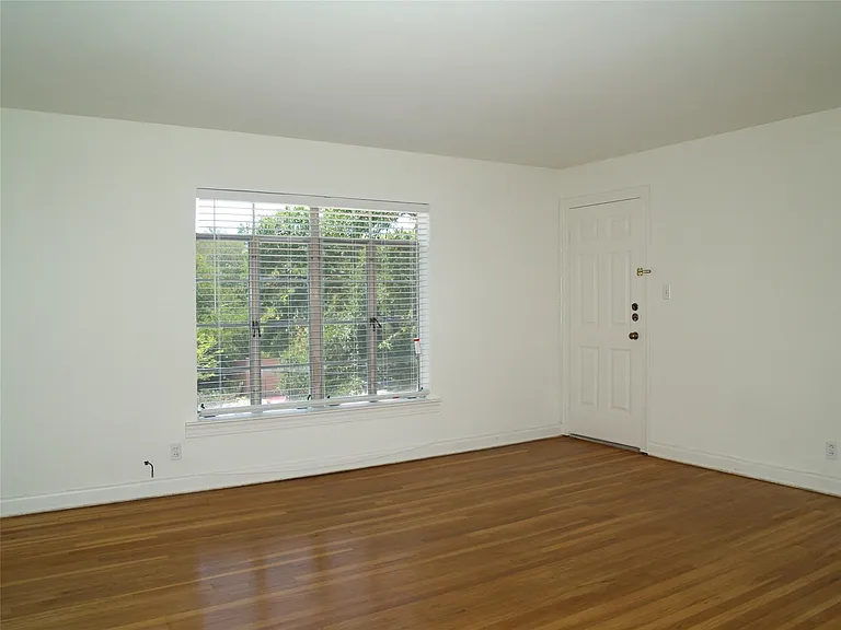 3206 Tom Green St #G — Photo 6