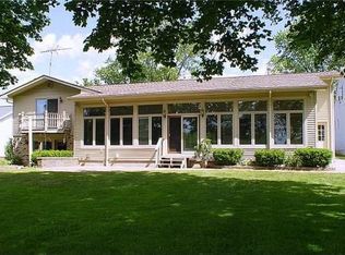 9060 Hunter Bay Dr, Brighton, MI 48114