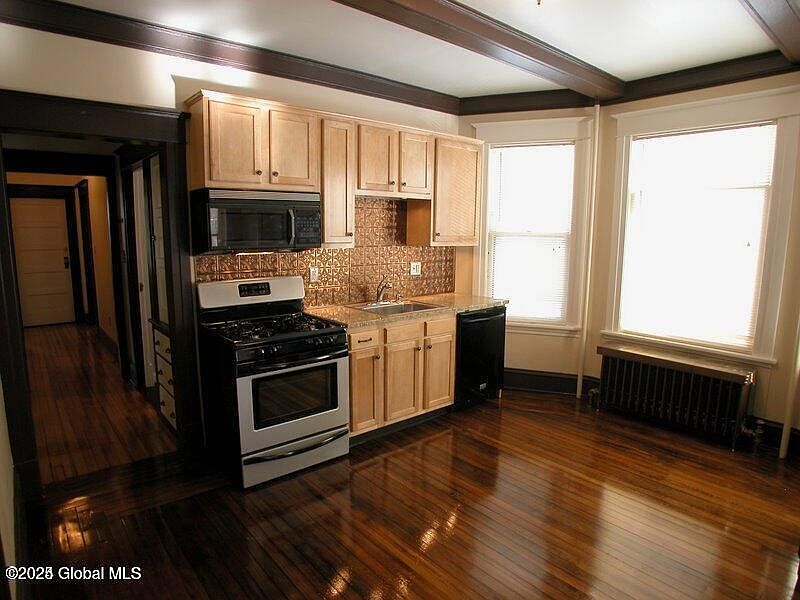 5th image of 423 Hamilton Street