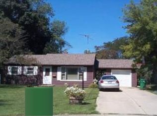 25 Hill Dr, Crystal Lake, IL 60014