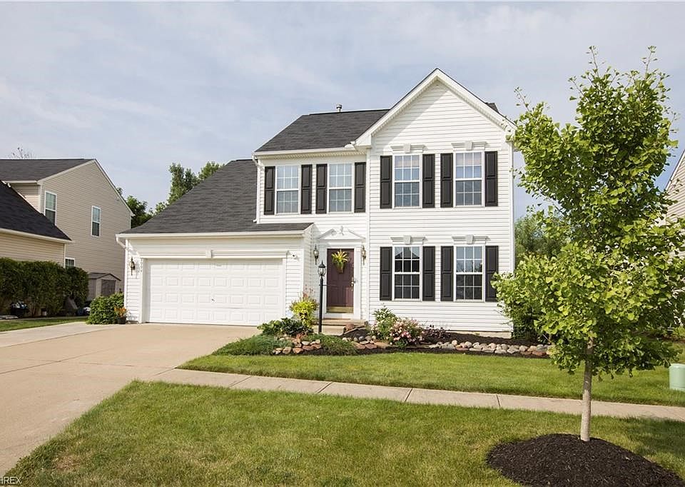 Welcome to 4994 Treeline Dr. in Autumwood, offering 2,366 square feet of living  space.