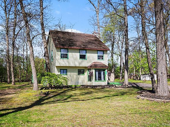3rd image of 4725 Hickory Dr