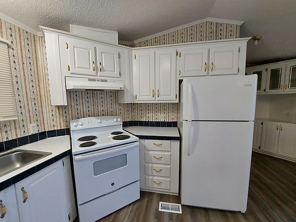 4th image of 913 Barrier Ln