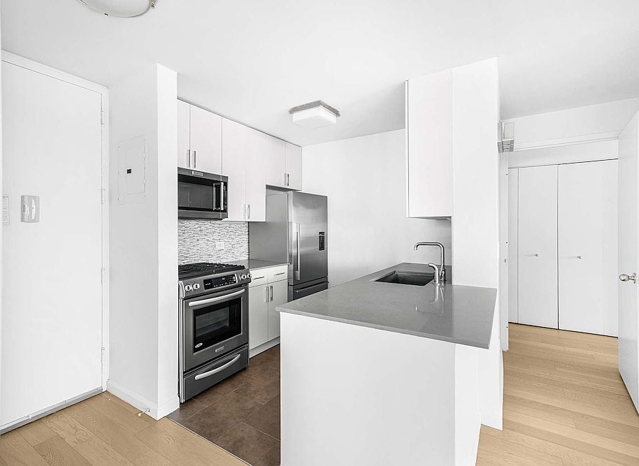 1st image of 1 Union Sq S Penthouse 1H