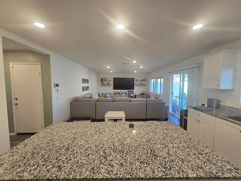 1231 Memorial Ave — Photo 7