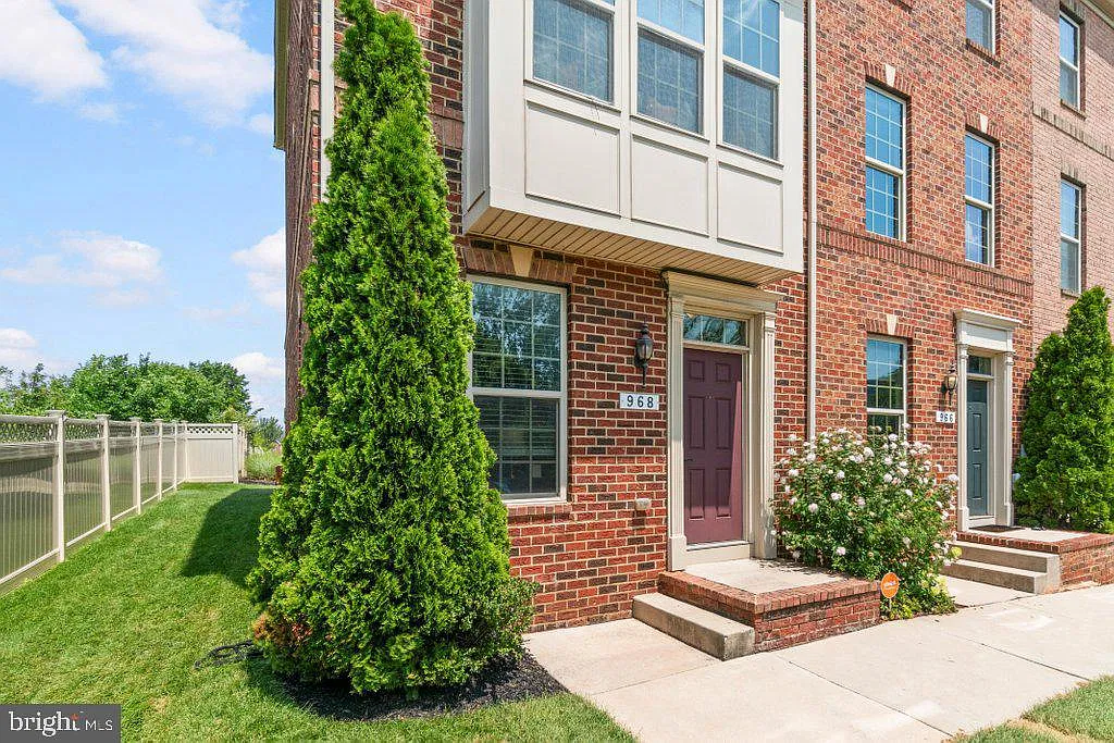 2 bed, 2.5 bath, 1524 sqft, $2,600 — Photo 1