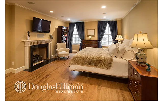 Sold by Douglas Elliman | media 26