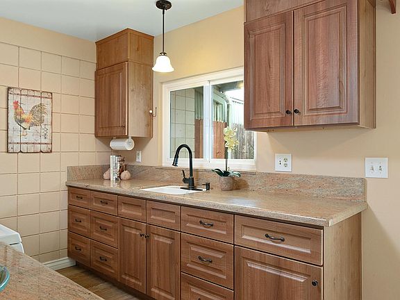 67 W Garden Green-008-8-Kitchen-MLS_Size