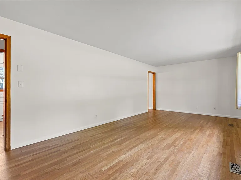 517 Randall St — Photo 6