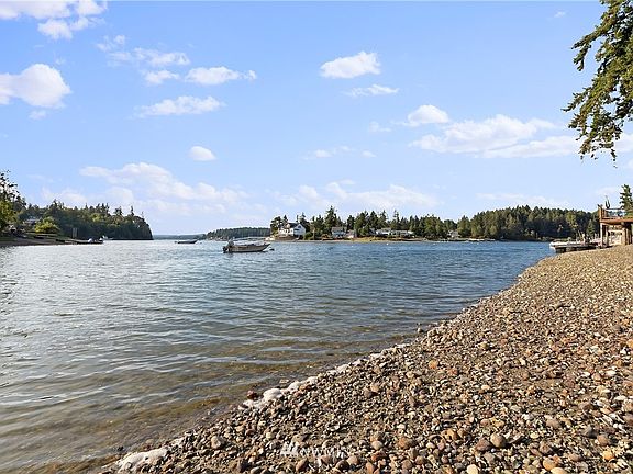 No bank waterfront lot.