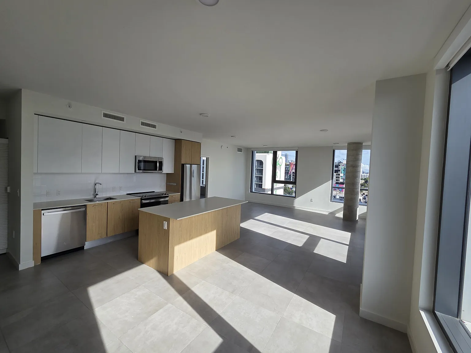 3 bed, 1311 sqft, $4,800 — Photo 1