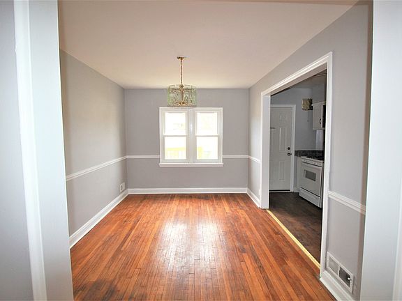3rd image of 2304 Dukeland St