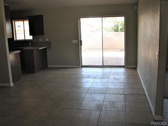 5th image of 402 Fox Dr