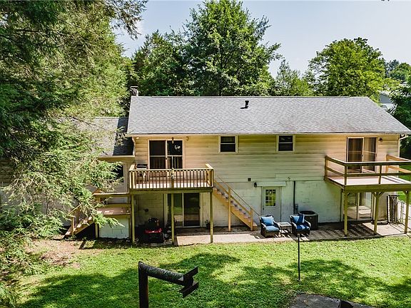 3rd image of 918 Naish Ave