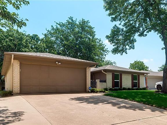 3rd image of 3720 Venice Dr