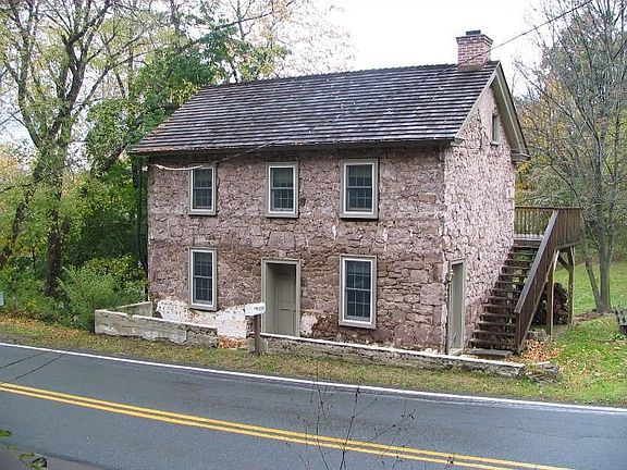 4th image of 1310 Main St
