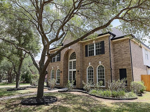 3rd image of 727 Epperson Way