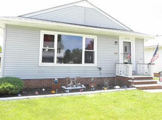 28748 Forest Rd, Willowick, OH 44095