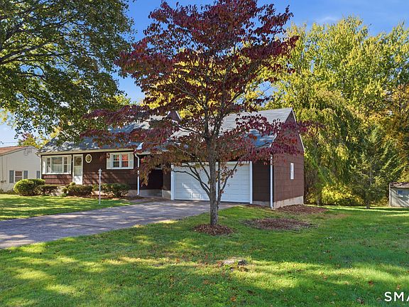 3rd image of 39 Emily Drive