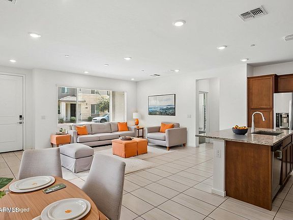 4th image of 760 E Doral Avenue #101