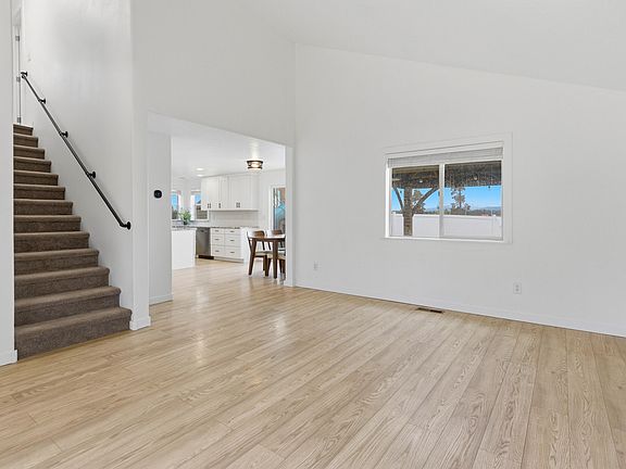 4th image of 51281 Riley Ln