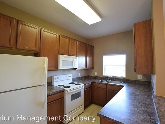 4th image of 1920 Retreat View Cir