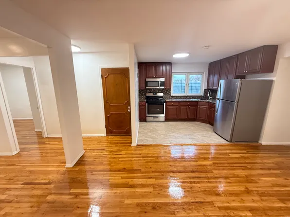 592 East 81st Street image 8 of 24