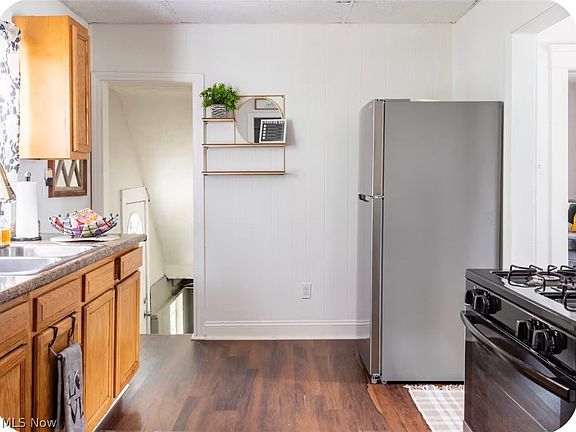 4th image of 796 Kling St