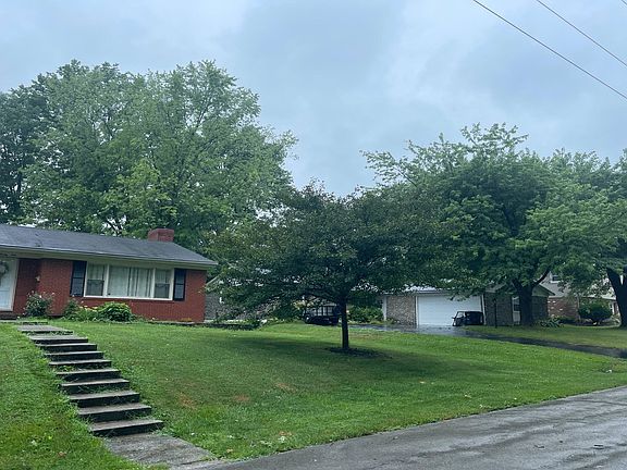 3rd image of 223 Hawthorne Dr
